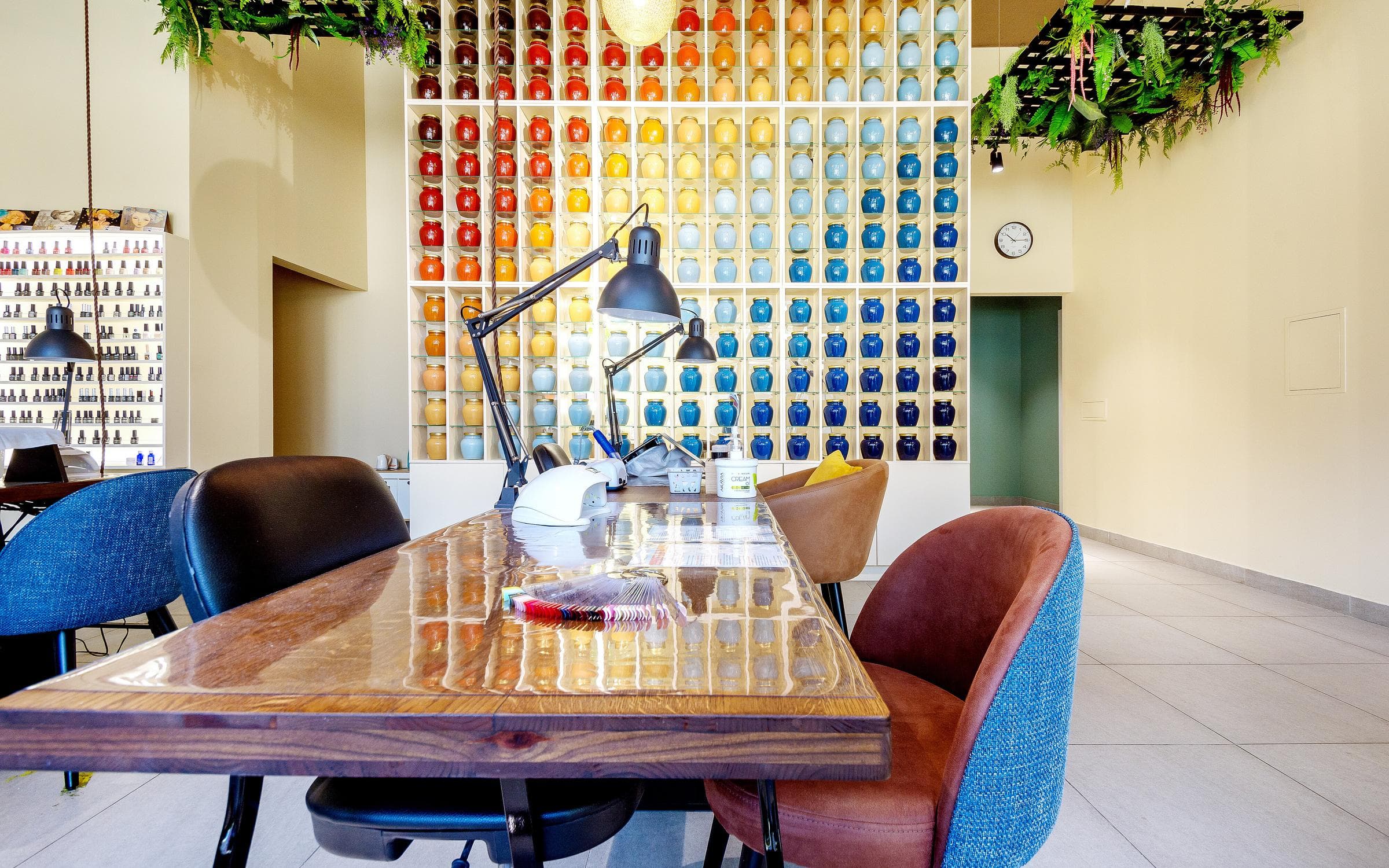 Салон на Комендантском